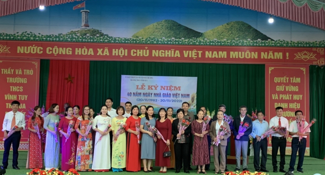 Lễ kỷ niệm 40 năm ngày Nhà giáo Việt Nam (20/11/1982- 20/11/2022) và Tri ân các thế hệ giáo viên, cán bộ viên chức trường THCS Vĩnh Tuy, Bắc Quang, Hà Giang.
